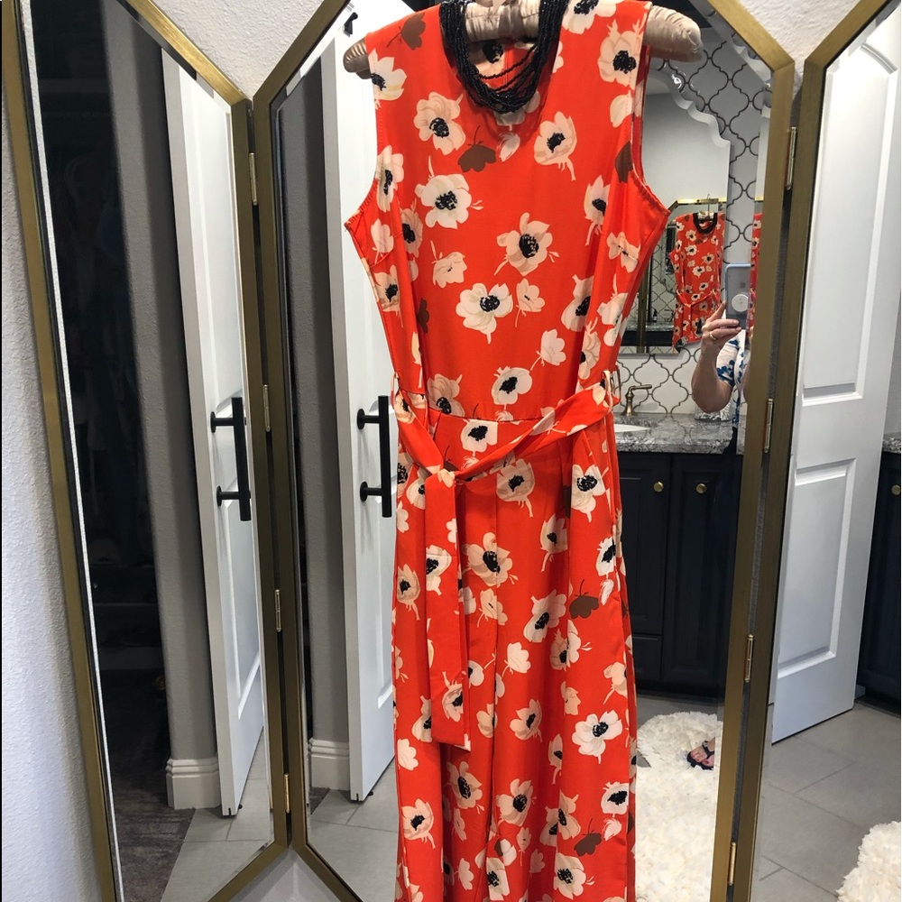 Floral sleeveless pants suit